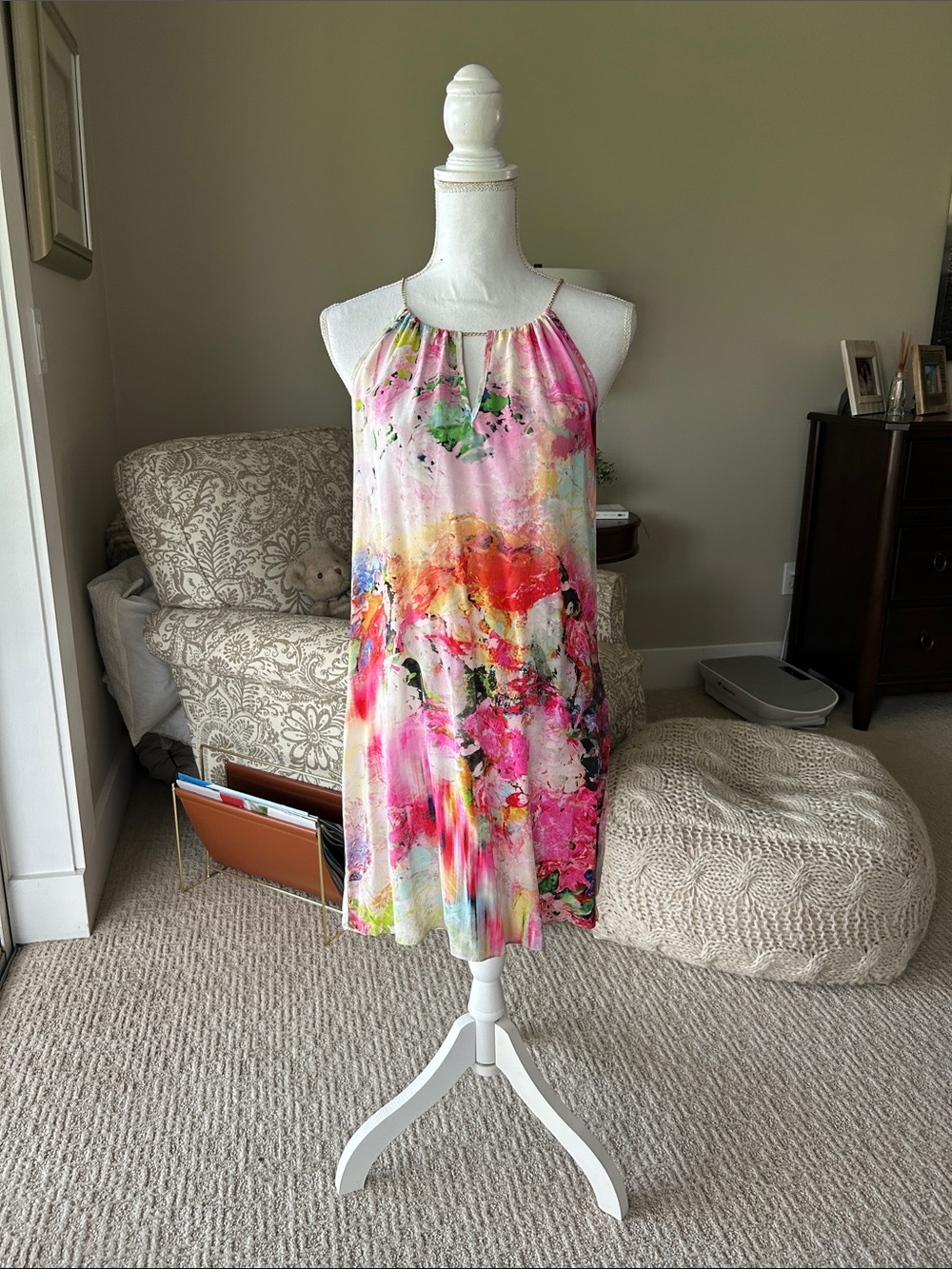 Bright silk chain collar cocktail dress